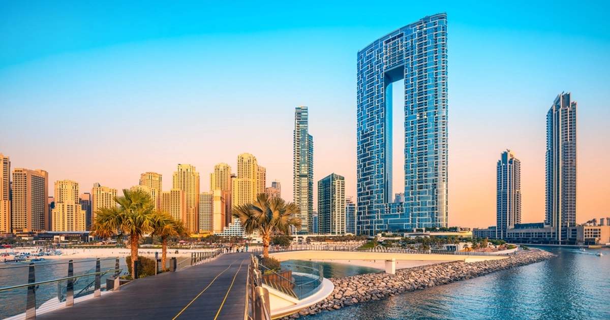 THE CENTER OF GLOBAL TRADE: DUBAI